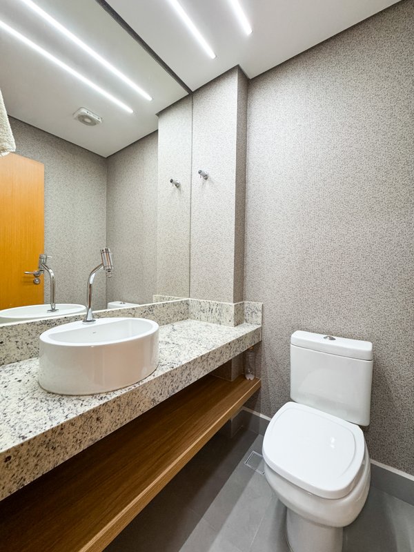 Apartamento de alto padrão em região nobre de Arujá, com 3 suites , 4 vagas Estrada Limoeiro Arujá - 
