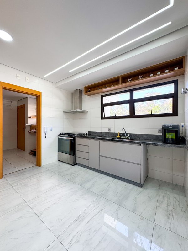 Apartamento de alto padrão em região nobre de Arujá, com 3 suites , 4 vagas Estrada Limoeiro Arujá - 