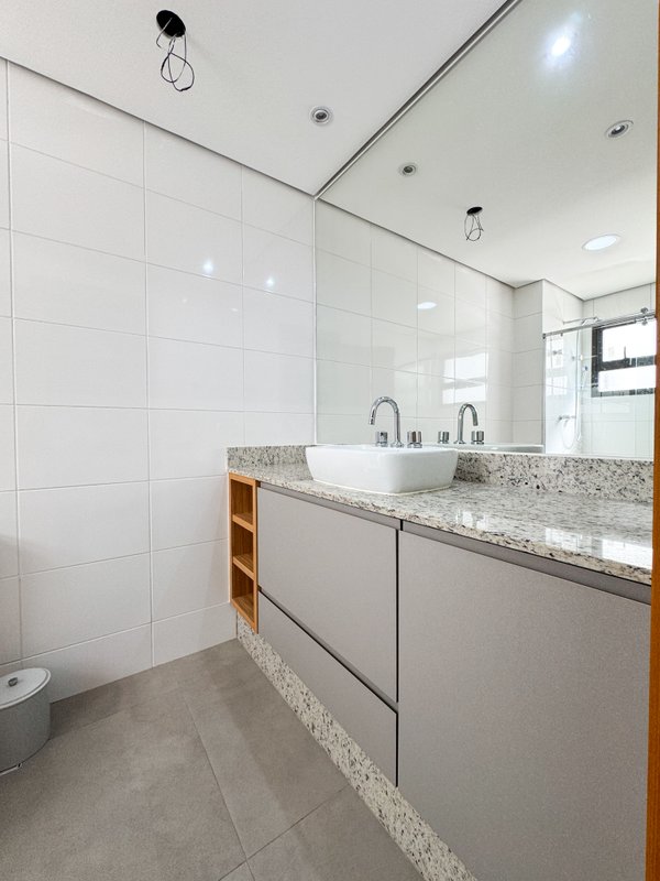 Apartamento de alto padrão em região nobre de Arujá, com 3 suites , 4 vagas Estrada Limoeiro Arujá - 