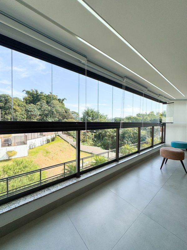 Apartamento de alto padrão em região nobre de Arujá, com 3 suites , 4 vagas Estrada Limoeiro Arujá - 
