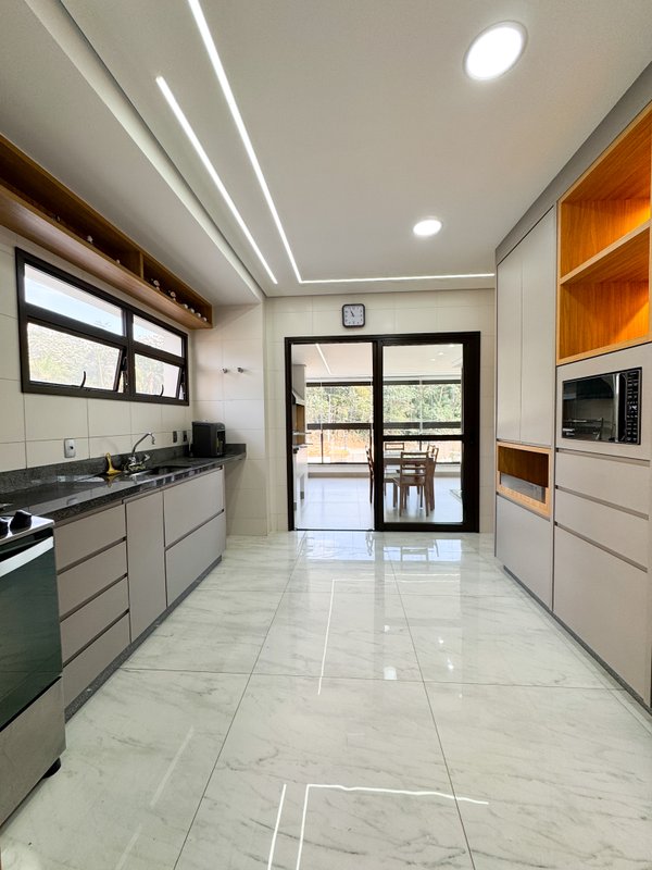 Apartamento de alto padrão em região nobre de Arujá, com 3 suites , 4 vagas Estrada Limoeiro Arujá - 