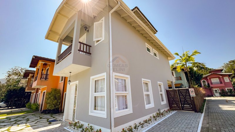 Casa em Condomínio na Praia de Juquehy - LOCAÇÃO ANUAL  São Sebastião - 