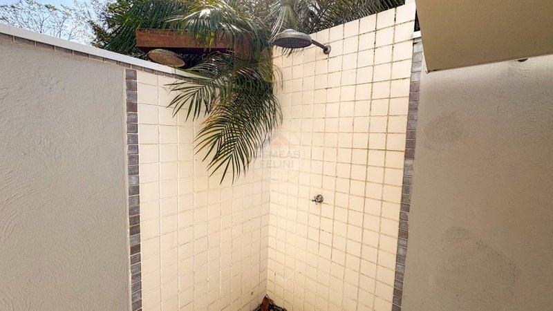 Casa em Condomínio na Praia de Juquehy - LOCAÇÃO ANUAL  São Sebastião - 