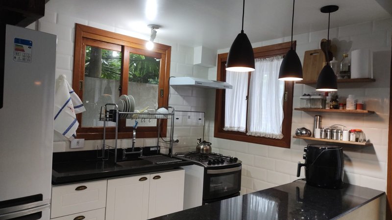 CASA DE CONDOMÍNIO A VENDA – SUL DA ILHA – 100M2 – SOBRADO - ACEITA FINANCIAMENTO!! Avenida Riachuelo Ilhabela - 