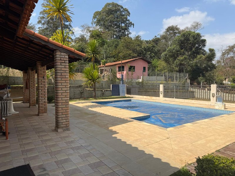 Chácara térrea completa com 230m² no Condomínio 3 Lagos Mairinque Alameda dos Flamboyant Mairinque - 