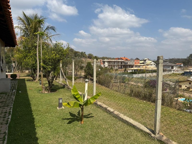 Chácara térrea completa com 230m² no Condomínio 3 Lagos Mairinque Alameda dos Flamboyant Mairinque - 