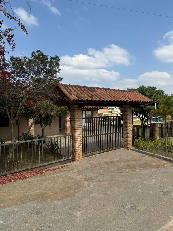 Chácara térrea completa com 230m² no Condomínio 3 Lagos Mairinque Alameda dos Flamboyant Mairinque - 