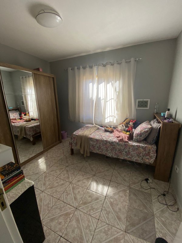 Casa 04 Dormitórios com 300m2 de terreno  Suzano - 