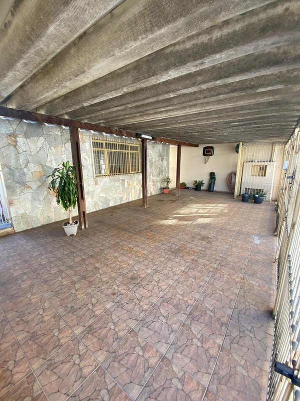 Casa 04 Dormitórios com 300m2 de terreno  Suzano - 