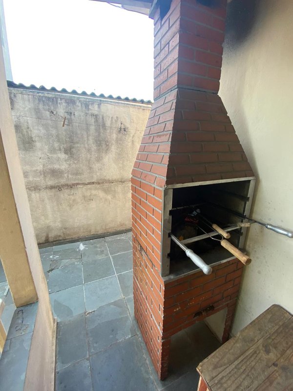Casa 04 Dormitórios com 300m2 de terreno  Suzano - 