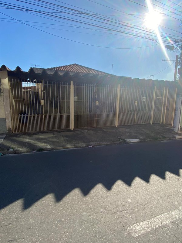 Casa 04 Dormitórios com 300m2 de terreno  Suzano - 