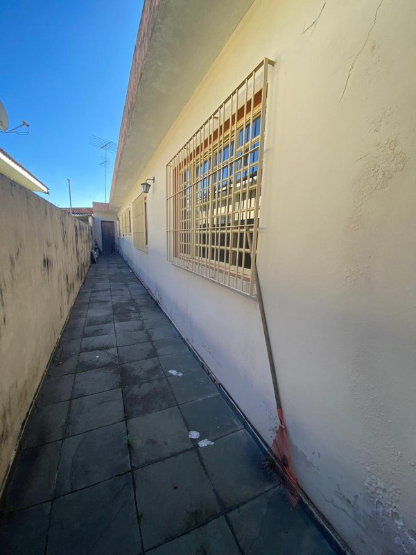 Casa 04 Dormitórios com 300m2 de terreno  Suzano - 