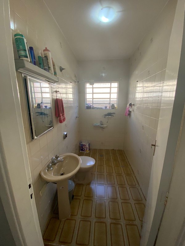 Casa 04 Dormitórios com 300m2 de terreno  Suzano - 