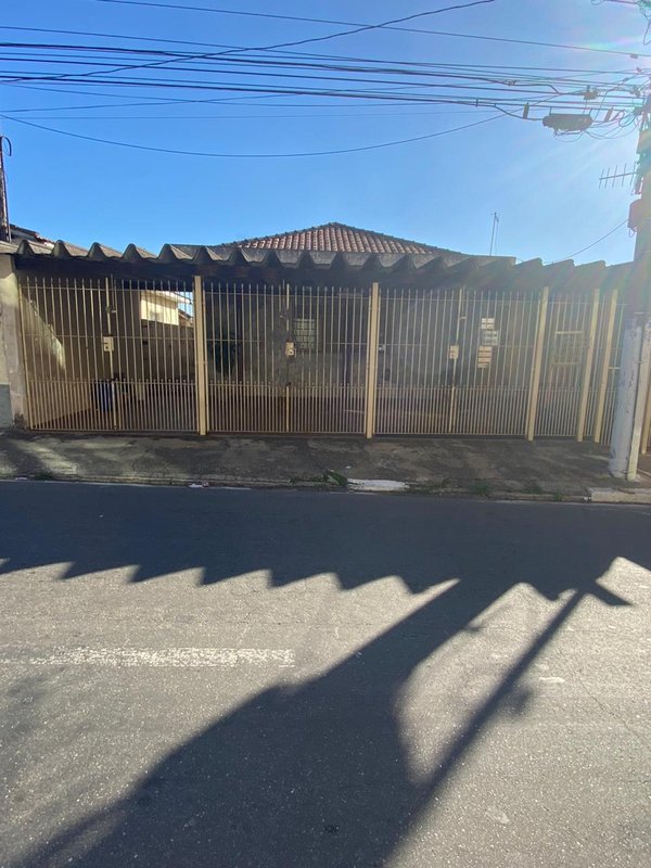 Casa 04 Dormitórios com 300m2 de terreno  Suzano - 