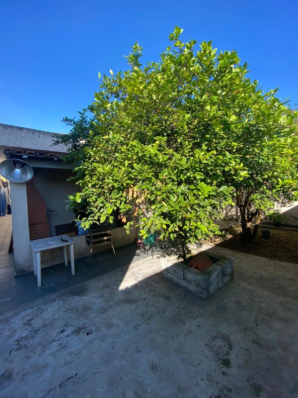 Casa 04 Dormitórios com 300m2 de terreno  Suzano - 