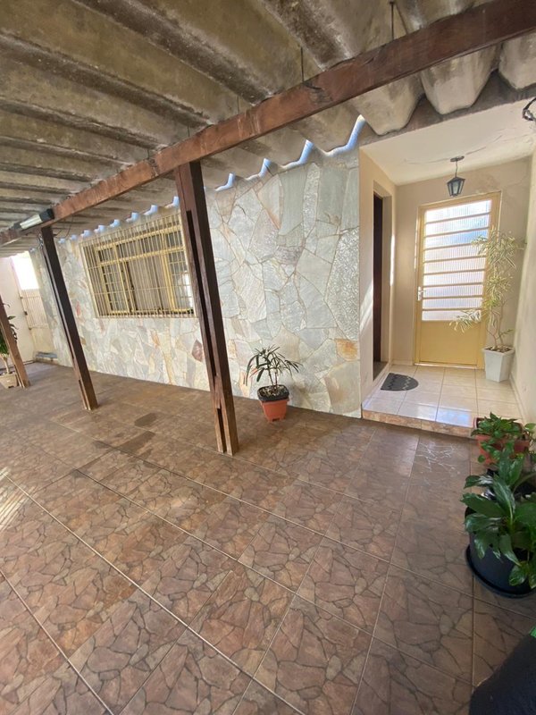 Casa 04 Dormitórios com 300m2 de terreno  Suzano - 