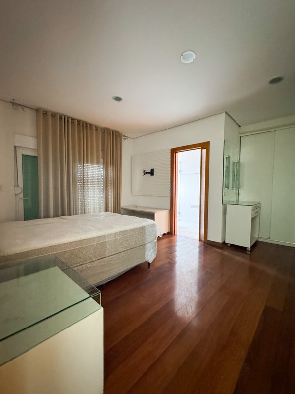 Casa de alto padrão em condominio com 4 suites, localização privilegiada Av. Benedito Manoel dos Santos Arujá - 