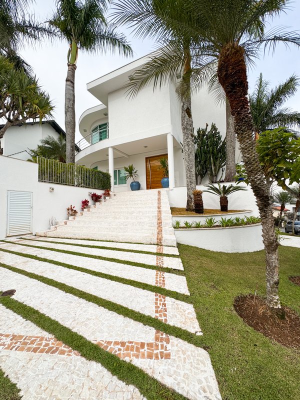 Casa de alto padrão em condominio com 4 suites, localização privilegiada Av. Benedito Manoel dos Santos Arujá - 