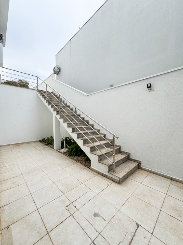 Casa de alto padrão em condominio com 4 suites, localização privilegiada Av. Benedito Manoel dos Santos Arujá - 