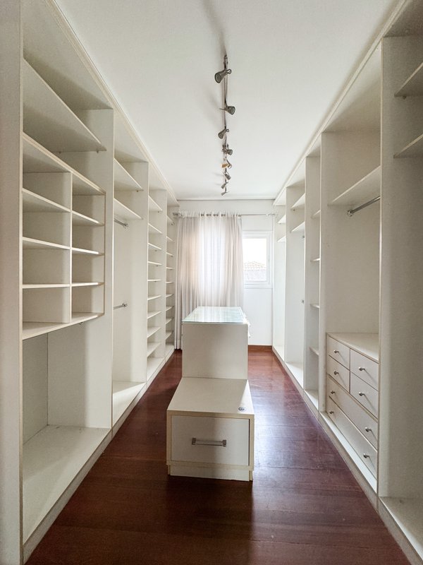Casa de alto padrão em condominio com 4 suites, localização privilegiada Av. Benedito Manoel dos Santos Arujá - 