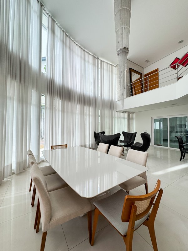 Casa de alto padrão em condominio com 4 suites, localização privilegiada Av. Benedito Manoel dos Santos Arujá - 