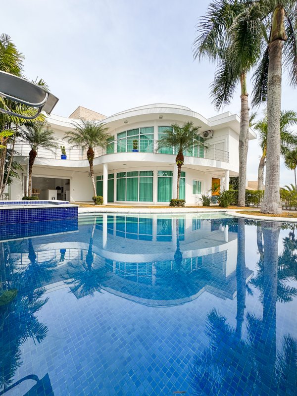 Casa de alto padrão em condominio com 4 suites, localização privilegiada Av. Benedito Manoel dos Santos Arujá - 