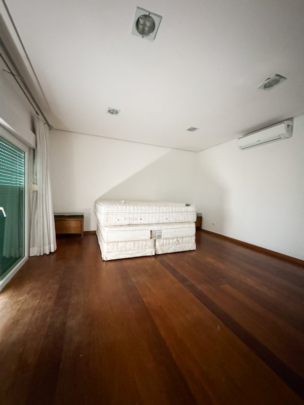 Casa de alto padrão em condominio com 4 suites, localização privilegiada Av. Benedito Manoel dos Santos Arujá - 
