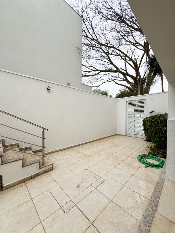 Casa de alto padrão em condominio com 4 suites, localização privilegiada Av. Benedito Manoel dos Santos Arujá - 