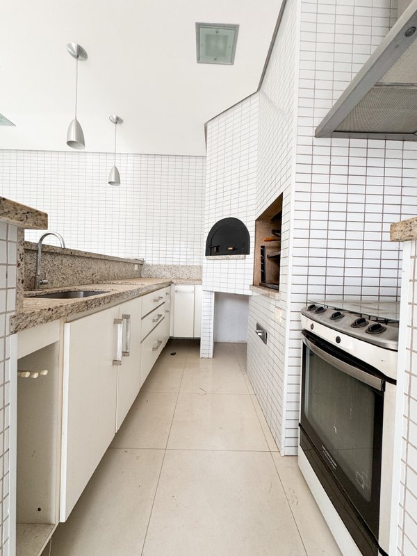 Casa de alto padrão em condominio com 4 suites, localização privilegiada Av. Benedito Manoel dos Santos Arujá - 