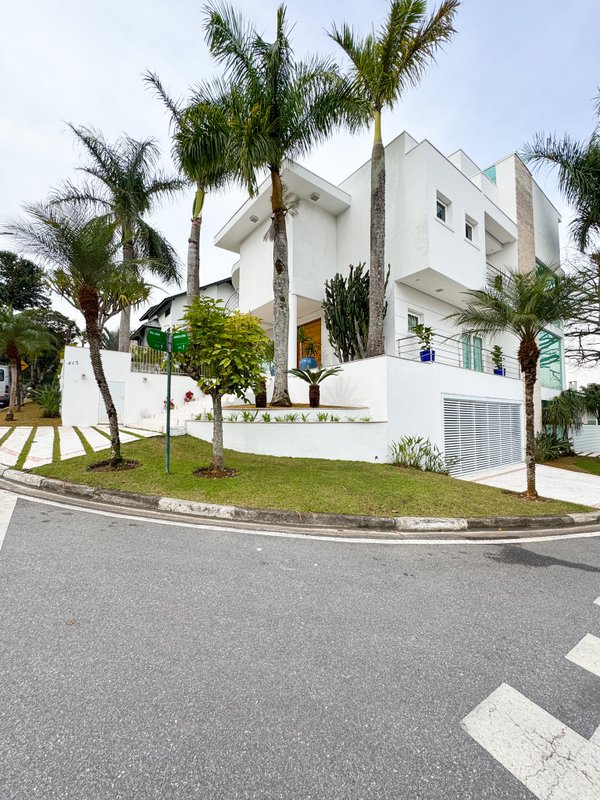 Casa de alto padrão em condominio com 4 suites, localização privilegiada Av. Benedito Manoel dos Santos Arujá - 
