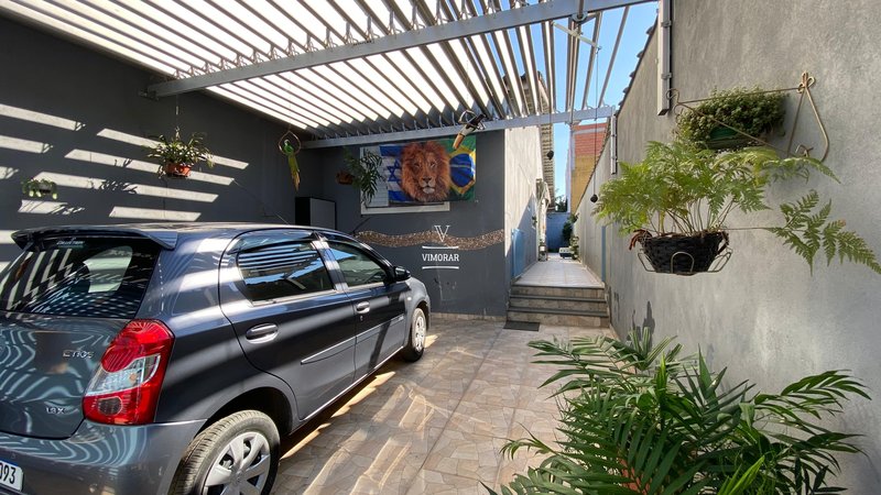 Casa 2 dormitórios sendo 1 suíte + 2 vagas de garagem  Itaquaquecetuba - 