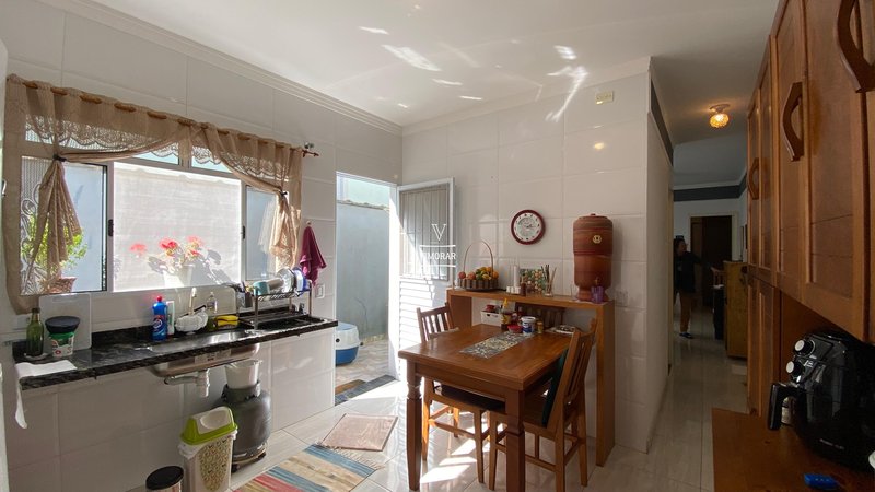 Casa 2 dormitórios sendo 1 suíte + 2 vagas de garagem  Itaquaquecetuba - 