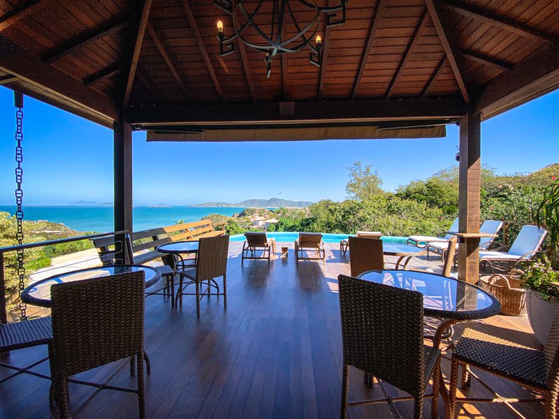 🌊 Casa de alto padrão com vista deslumbrante para o mar! Rua Enseada do Albatroz Armação dos Búzios - 