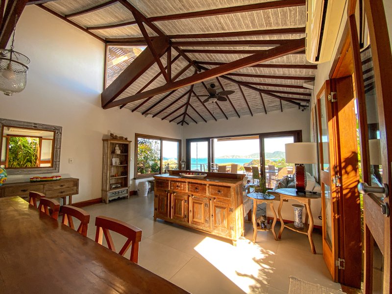 🌊 Casa de alto padrão com vista deslumbrante para o mar! Rua Enseada do Albatroz Armação dos Búzios - 