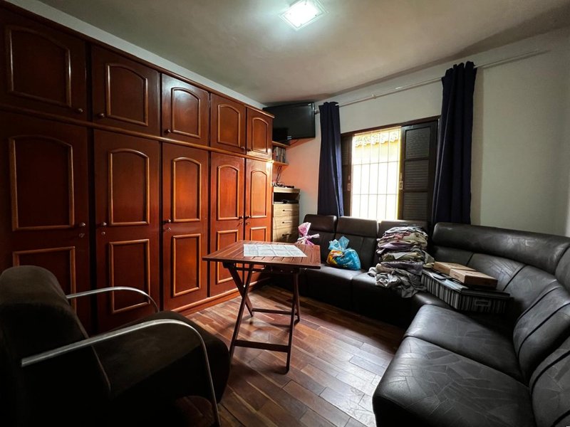 Casa de 442m² com 4 Dormitórios e Edículas no Mogi Moderno  Mogi das Cruzes - 