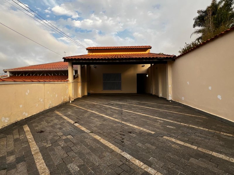 Casa de 442m² com 4 Dormitórios e Edículas no Mogi Moderno  Mogi das Cruzes - 