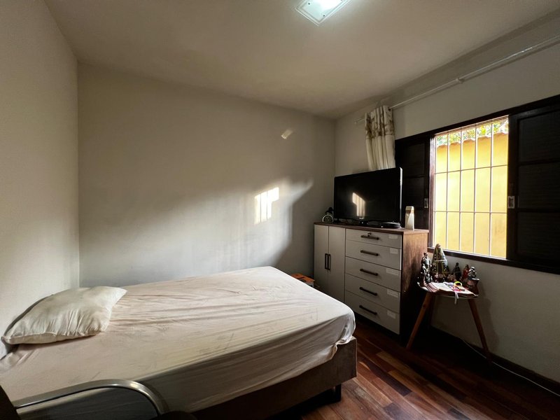 Casa de 442m² com 4 Dormitórios e Edículas no Mogi Moderno  Mogi das Cruzes - 