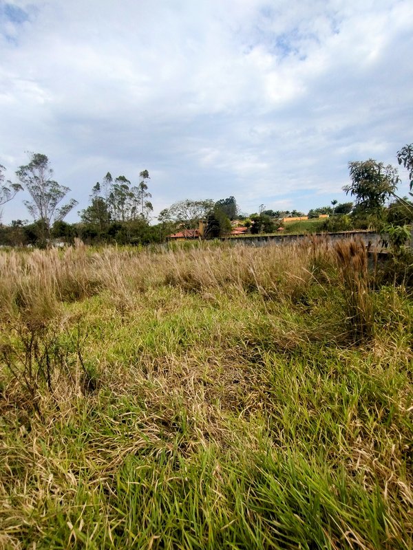 Terreno plano com uma casa semiconstruída  à venda no Ouro Fino  Santa Isabel - 