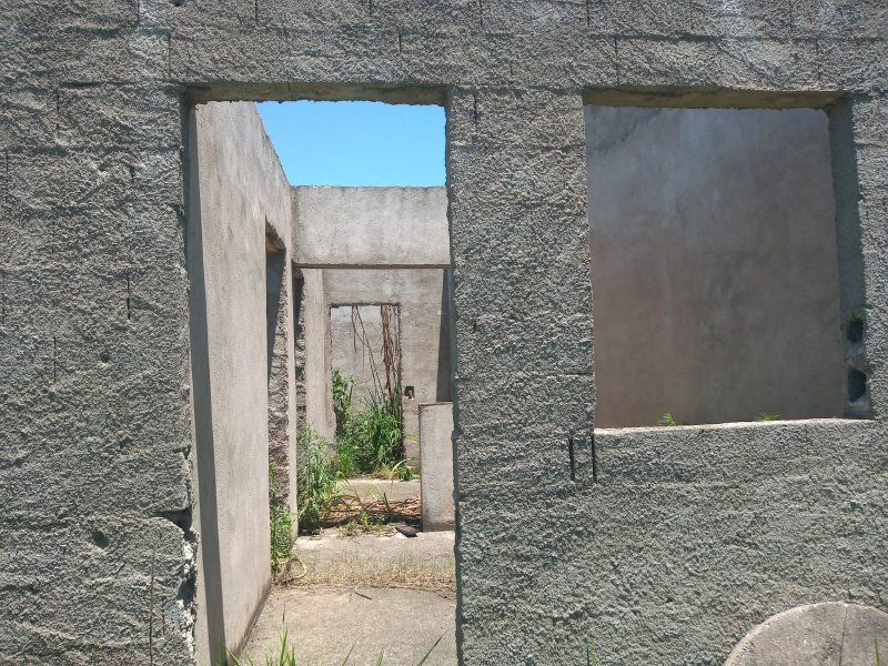 Terreno plano com uma casa semiconstruída  à venda no Ouro Fino  Santa Isabel - 