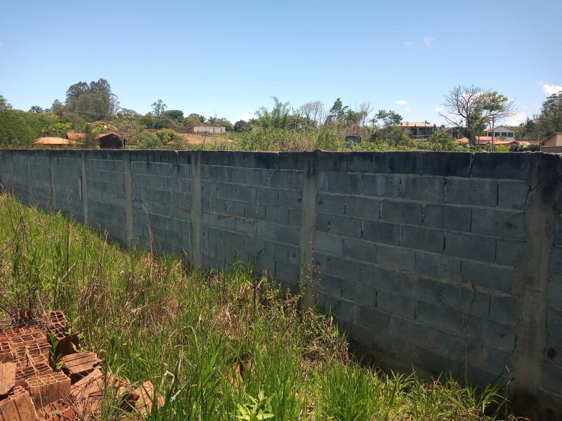 Terreno plano com uma casa semiconstruída  à venda no Ouro Fino  Santa Isabel - 