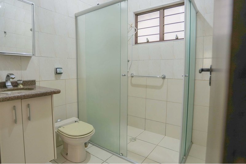 Casa Comercial à venda, 388m - 6 Dormitorios - R$ 730.000 - Jd. Maria do Carmo - Sorocaba Rua Francisco Xavier de Barros Sorocaba - 