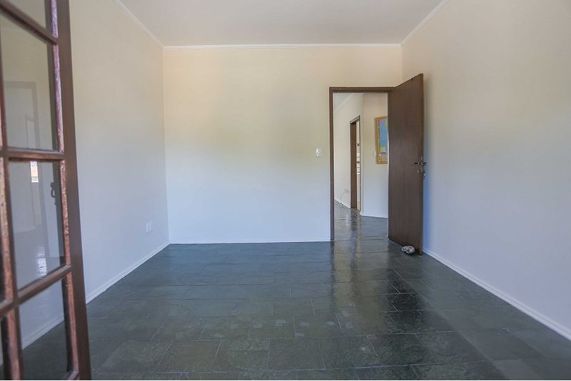 Casa Comercial à venda, 388m - 6 Dormitorios - R$ 730.000 - Jd. Maria do Carmo - Sorocaba Rua Francisco Xavier de Barros Sorocaba - 