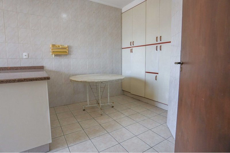 Casa Comercial à venda, 388m - 6 Dormitorios - R$ 730.000 - Jd. Maria do Carmo - Sorocaba Rua Francisco Xavier de Barros Sorocaba - 