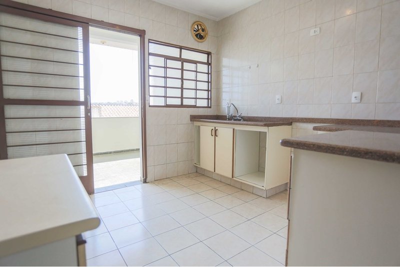 Casa Comercial à venda, 388m - 6 Dormitorios - R$ 730.000 - Jd. Maria do Carmo - Sorocaba Rua Francisco Xavier de Barros Sorocaba - 
