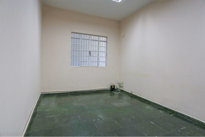 Casa Comercial à venda, 388m - 6 Dormitorios - R$ 730.000 - Jd. Maria do Carmo - Sorocaba Rua Francisco Xavier de Barros Sorocaba - 