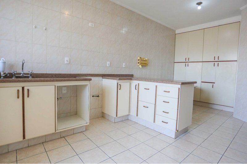 Casa Comercial à venda, 388m - 6 Dormitorios - R$ 730.000 - Jd. Maria do Carmo - Sorocaba Rua Francisco Xavier de Barros Sorocaba - 