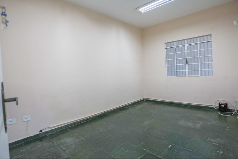 Casa Comercial à venda, 388m - 6 Dormitorios - R$ 730.000 - Jd. Maria do Carmo - Sorocaba Rua Francisco Xavier de Barros Sorocaba - 