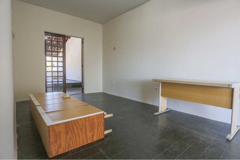 Casa Comercial à venda, 388m - 6 Dormitorios - R$ 730.000 - Jd. Maria do Carmo - Sorocaba Rua Francisco Xavier de Barros Sorocaba - 