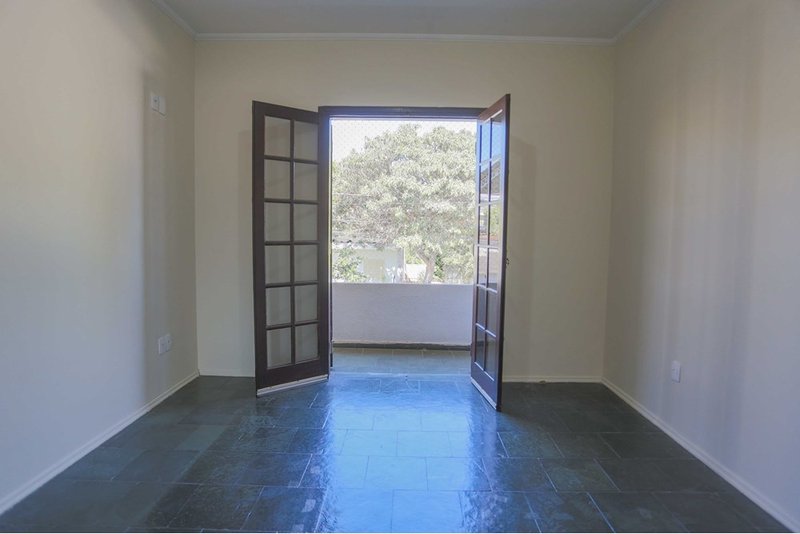 Casa Comercial à venda, 388m - 6 Dormitorios - R$ 730.000 - Jd. Maria do Carmo - Sorocaba Rua Francisco Xavier de Barros Sorocaba - 