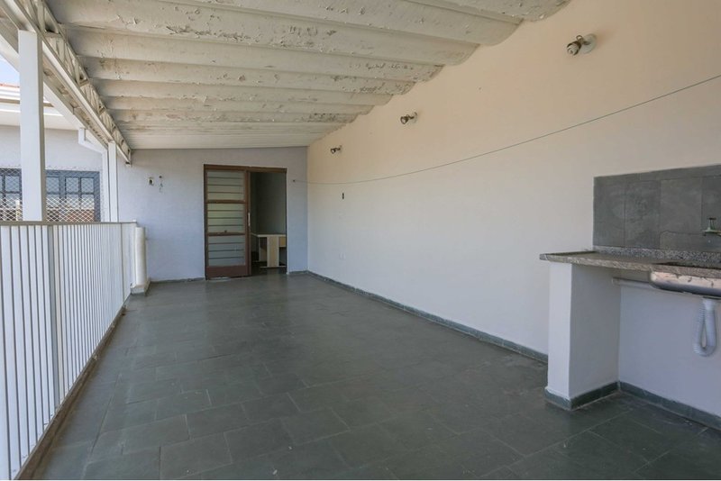 Casa Comercial à venda, 388m - 6 Dormitorios - R$ 730.000 - Jd. Maria do Carmo - Sorocaba Rua Francisco Xavier de Barros Sorocaba - 